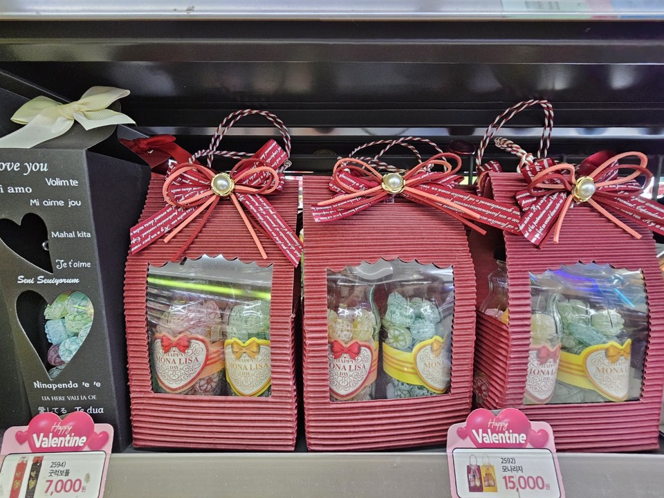매년 3월14일이면 거리 곳곳에서 알록달록한 사탕이 눈에 띈다. 한 달 전 초콜릿으로 가득했던 밸런타인데이의 열기가 채 식기도 전에 이번에는 사탕이 주인공이 되는 '화이트데이'가 찾아온다. (사진=이건구 기자)