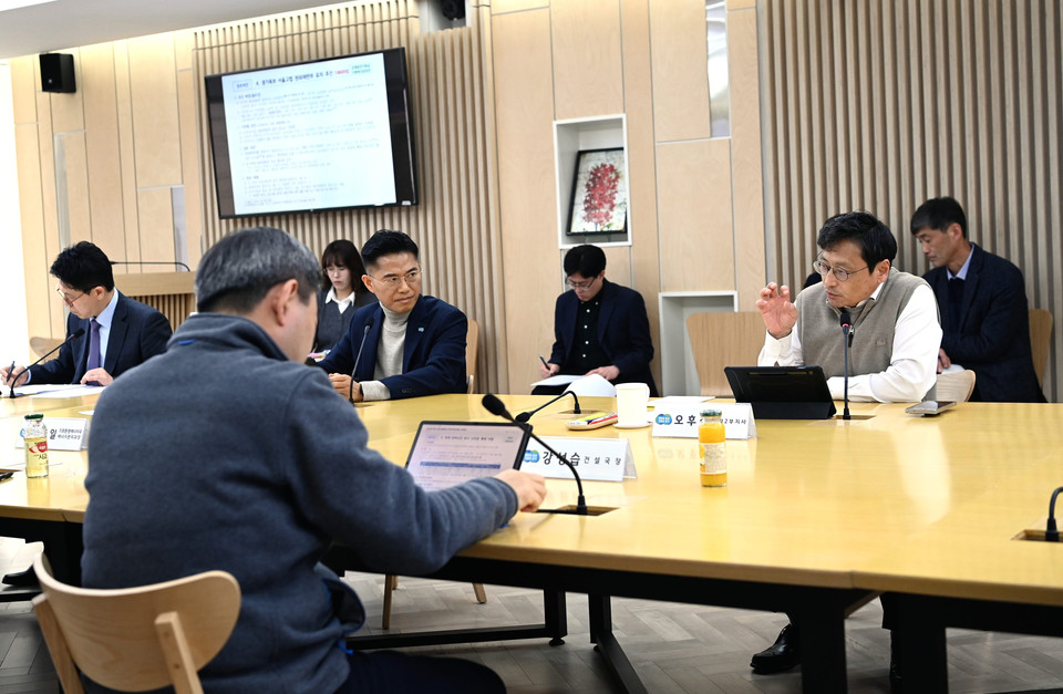 경기도가 5일 도청 북부청사에서 오후석 행정2부지사 주재로 경기북부 대개발 총괄 점검회의를 개최했다. (사진제공=경기도)