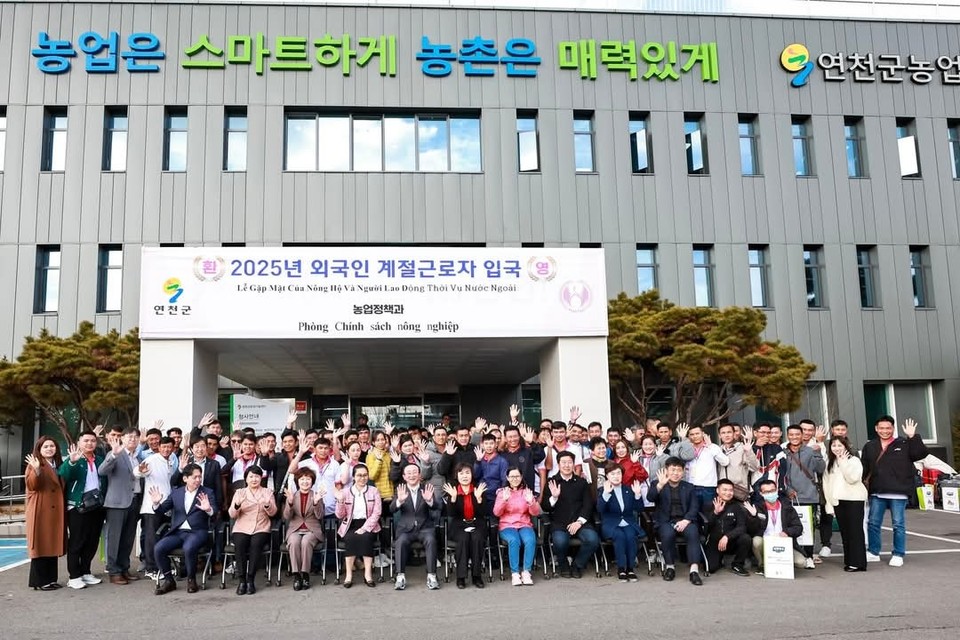 연천군이 4년째 추진 중인 외국인 계절근로사업이 올해도 이어진다. 연천군은 5일 농업기술센터 3층 대강당에서 2025년 외국인 계절근로자 농가대면식을 개최했다. (사진=김덕현 연천군수 페이스북)