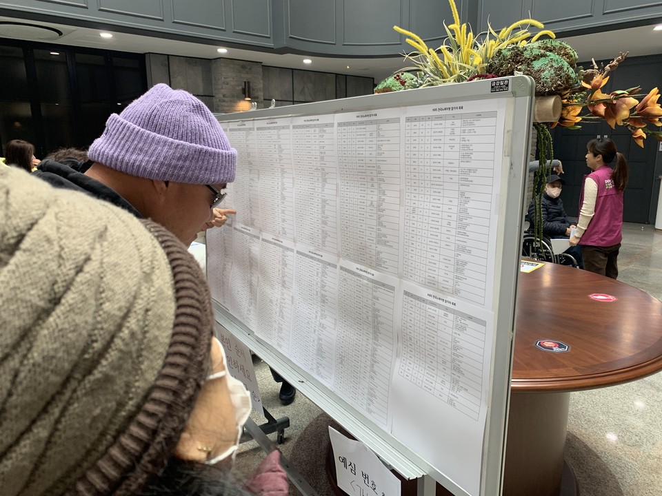 6일 오후 1시29분께 동두천 시민회관에서 전국노래자랑 예비 심사를 개최하고 있다. 이날 예심에 참여한 시민은 총 266명이다. (사진=오기춘 기자)