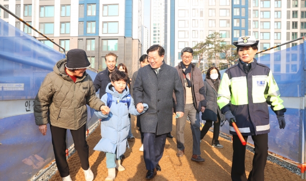 박승원 광명시장, 광명초·광명동초 안전 통학로 직접 점검