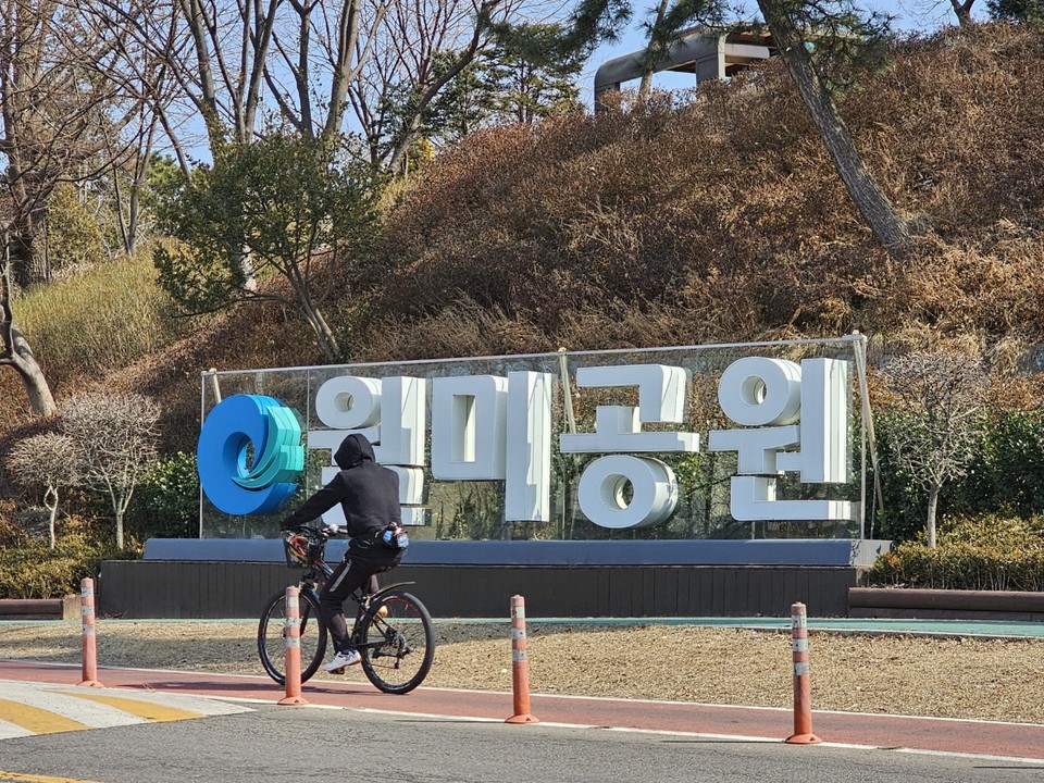 9일 일요일 수도권(경기·인천) 지역은 대체로 맑은 날씨를 보이겠다. 오전까지 인천과 경기서부, 경기남동부를 중심으로 짙은 안개가 끼겠다. 당분간 낮과 밤의 기온 차가 커 건강관리에 유의해야 한다. 그글피에는 비 소식이 있겠다. (사진=중앙신문DB)