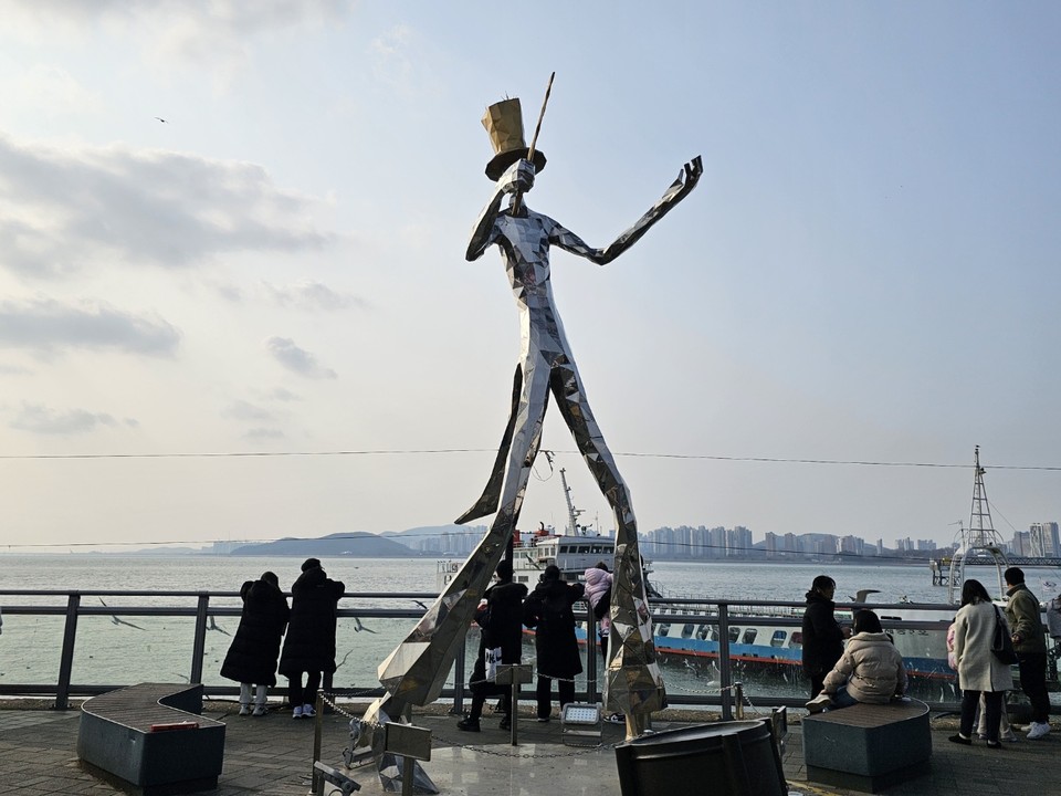 주말인 8일 오후 인천 월미도는 수도권 대표 관광지답게 많은 사람들로 북적거렸다. (사진=남용우 선임기자)