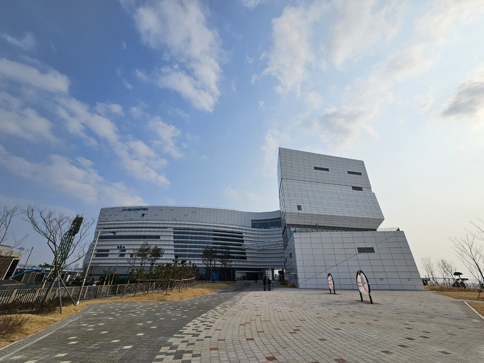 8일 오후 찾은 인천 월미도는 수도권 대표 관광지답게 많은 사람들로 북적거렸다. (사진=남용우 선임기자)