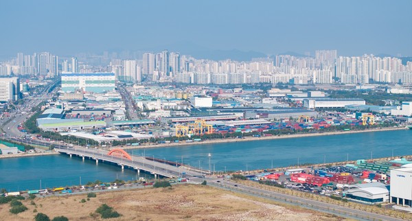 인천항만공사가 남항 아암물류2단지와 신항배후단지 등에서 총 87만㎡의 항만부지를 공급해 고부가가치 항만 물류 전초기지를 조성한다. 사진은 아암물류1,2단지 전경. )사진제공=인천항만공사)