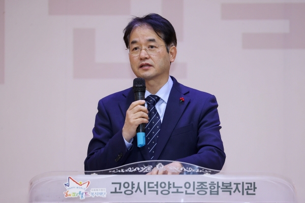 고양특례시는 초고령사회 진입에 대비해 노인의 경제활동과 사회참여를 확대하는 정책을 적극 추진한다. 사진은 이동환 고양특례시장. (사진제공=고다가온 초고령사회…고양시, ‘활기찬 노년’ 으로 대비한다