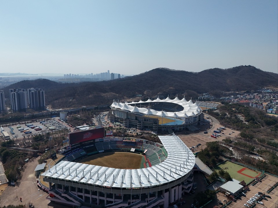 인천 문학경기장은 2002년 FIFA 월드컵을 위해 건설된 경기장으로, 지난 2002년 2월25일 개장했다. (사진=김광섭 기자)