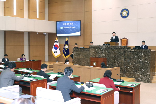 이천시의회가 14일 본회의장에서 제252회 임시회 개회식을 개최하고 8일간의 의사일정에 돌입했다. (사진제공=이천시의회)