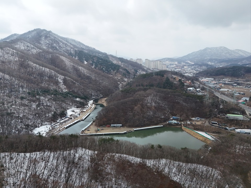 18일 오후 찾은 금남저수지는 지금으로부터 약 64년 전인 지난 1961년 인근 농지에 농업용수를 공급하기 위해 조성된 저수지로 검터저수지로도 불린다. (사진=이건구 기자)