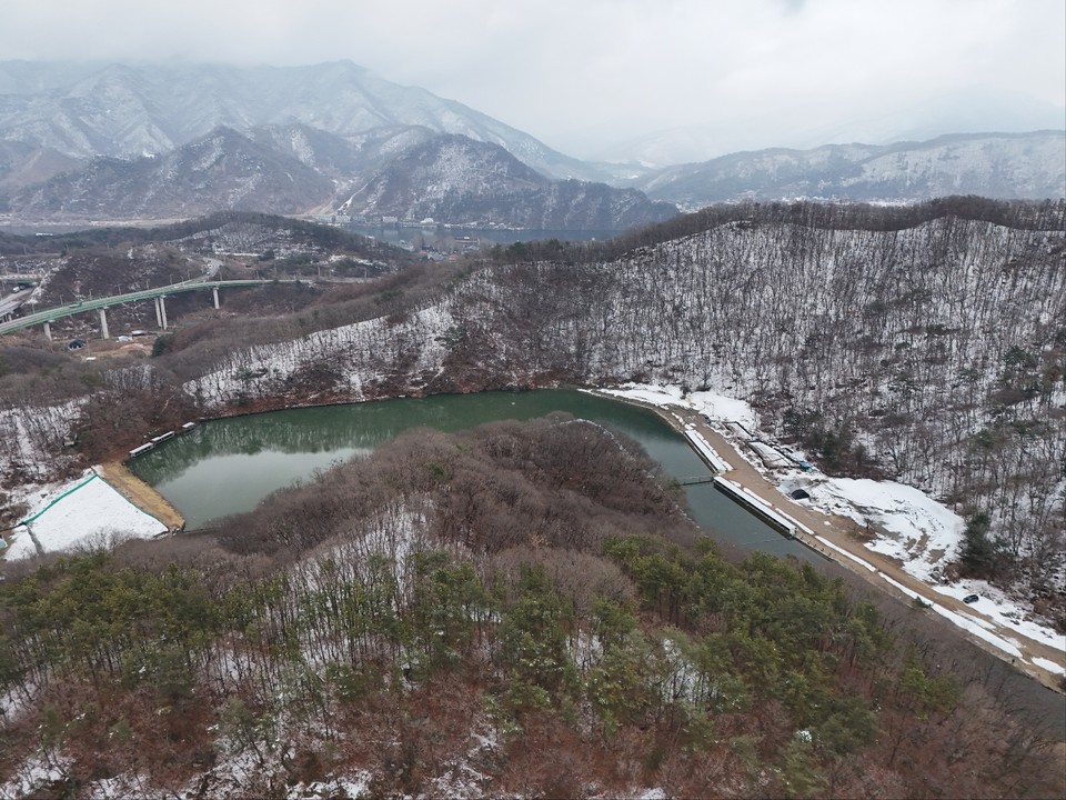 18일 오후 찾은 금남저수지는 지금으로부터 약 64년 전인 지난 1961년 인근 농지에 농업용수를 공급하기 위해 조성된 저수지로 검터저수지로도 불린다. (사진=이건구 기자)
