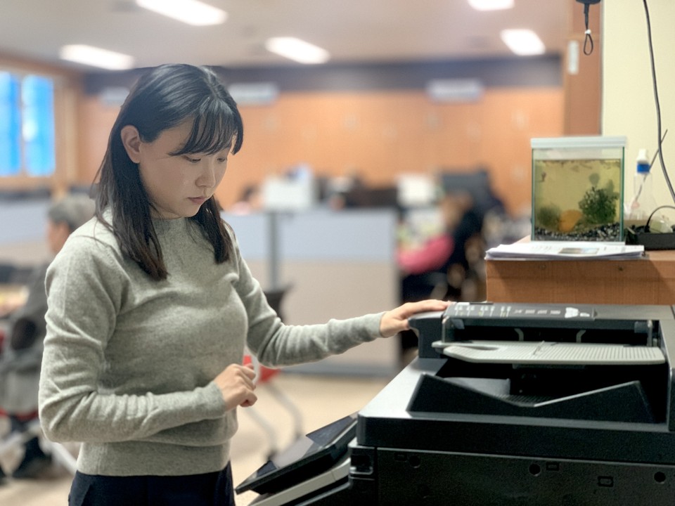 공무원으로  근무중인 김미혜씨. (사진=오기춘 기자)<br>