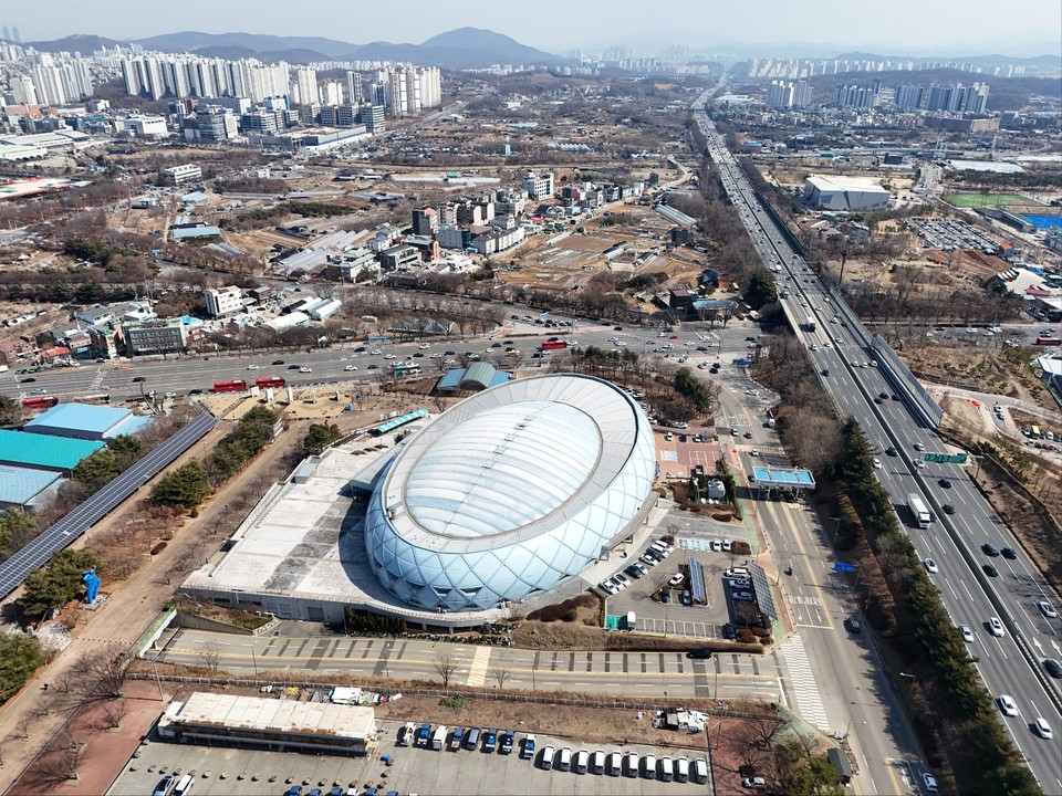 인천을 대표하는 스포츠 랜드마크 중 하나로 자리 잡고 있는 ‘박태환 수영장’은 지난 2014년 인천 아시안게임을 위해 건설된 국제 규격 수영장이다. 대한민국 수영 영웅 박태환의 업적을 기려 그의 이름을 붙여졌다. (사진=김광섭 기자)
