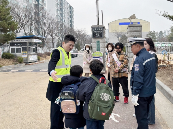 김정헌 중구청장, 삼목초등학교에서 교통안전 환경 점검