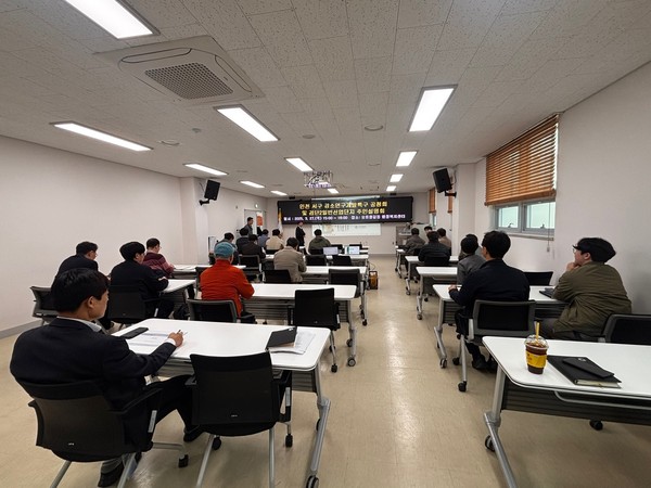 인천도시공사가 27일 오류왕길동 행정복지센터에서 ‘인천 서구 강소연구개발특구 변경을 위한 공청회 및 검단2일반산업단지 추진상황 주민설명회’를 개최했다. (사진제공=인천도시공사)