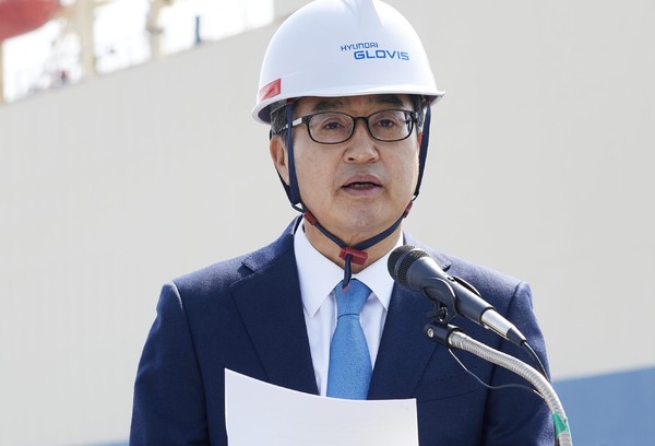 31일 오후 김동연 경기도지사는 민관합동 비상경제회의에서 “국회와 정부, 경제계가 ‘팀 코리아’로 총력을 다해 관세 전쟁에 대응하자”고 제안했다. 사진은 이날 회의에 앞서 김동연 경기도지사가 평택항에서 인사말을 하고 있다.(사진제공=경기도)