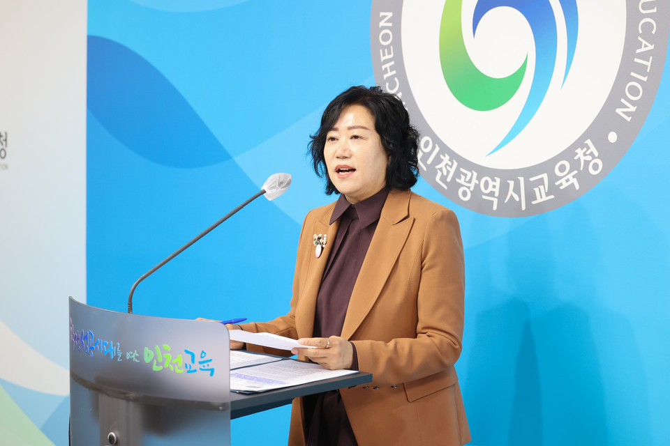 고은숙 세계시민교육과장은 1일 기자회견을 통해 도성훈 교육감을 비롯한 방문단 10명이 6박 9일 일정으로 콜롬비아 교육부의 공식 초청을 받아 이 지역과의 협력을 더욱 강화할 예정이라고 밝히고 있다. (사진제공=인천시교육청)