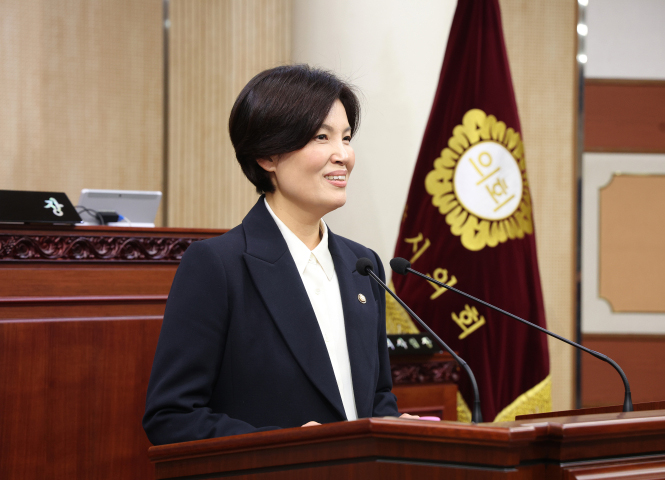 고양특례시의회가 7일 제293회 임시회를 열고 제1차 본회의에서 ‘의회운영위원회 위원 선임의 건’과 ‘의회운영위원장 선거의 건’을 처리한 뒤 폐회했다. 사진은 권선영 위원장. (사진제공=고양시의회)