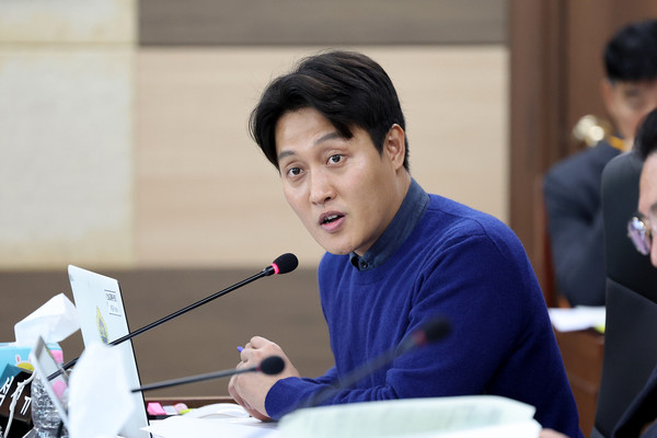 인천광역시의회는 청년들의 사회 참여 확대와 실효성 있는 청년정책 실현을 위한 제도적 기반을 마련했다. 사진은 석정규 의원. (사진제공=인천시의회)