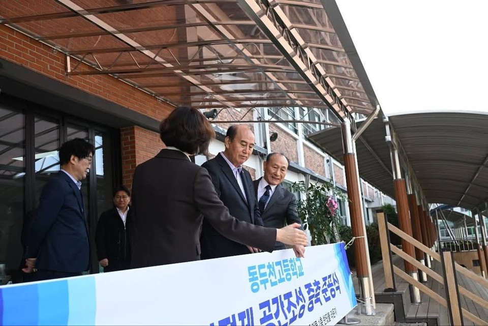 박형덕 동두천시장이 8일 자신의 SNS를 통해 동두천고등학교 교실 증축 준공식 참석 소식을 전했다. (사진=박형덕 동두천시장 페이스북)