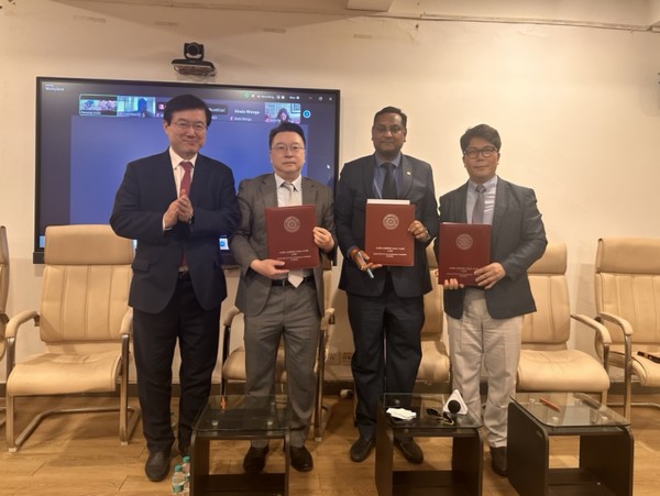 인천경제자유구역청은 9일(현지 시간 기준) 인도 우타프라데시州 노이다에서 인도공과대학교 루르키와 ‘스마트시티 기술 관련 연구개발 협력을 위한 양해각서’를 체결했다. (사진제공=인천경제청)