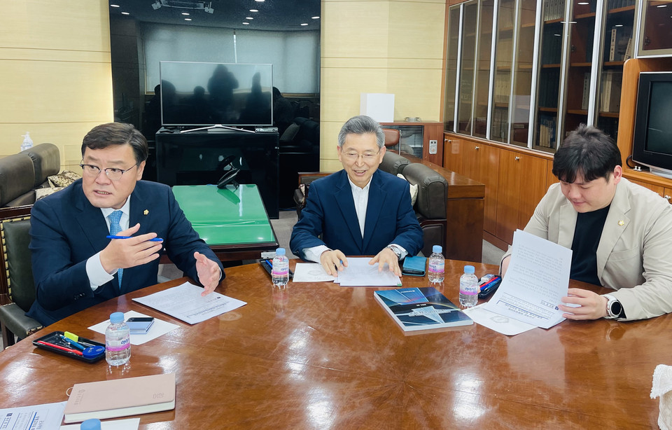 접경지역이자 군사보호구역 등으로 지난 수십여년 동안 피해를 입어 왔던 포천시가 현실적인 보통교부세를 정부로부터 지원받기 위해 시의회 일부 의원들이 법적 근거를 마련하기 위해 발 벗고 나섰다. (사진제공=포천시의회)