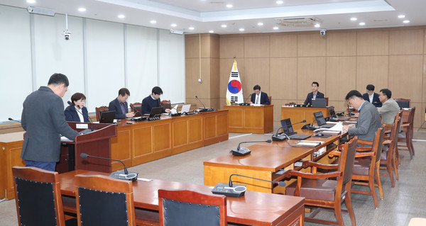 이천시의회가 14일 상임위원회실에서 열린 제252회 임시회 폐회 중 제1차 의회운영위원회 회의에서 이같은 의사일정을 최종 확정했다. (사진제공=이천시의회)