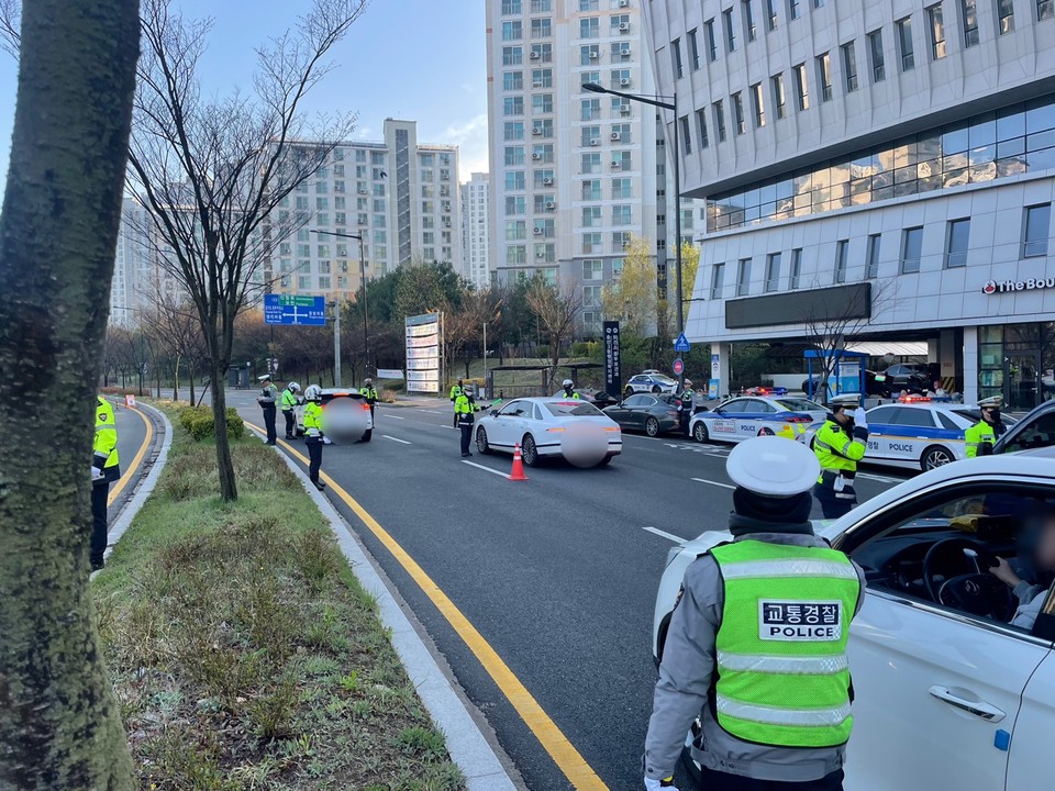 경기북부경찰청은 15일 오전 7시부터 9시까지 경기북부지역의 어린이보호구역을 중심으로 음주단속을 벌였다. (사진제공=경기북부경찰청)