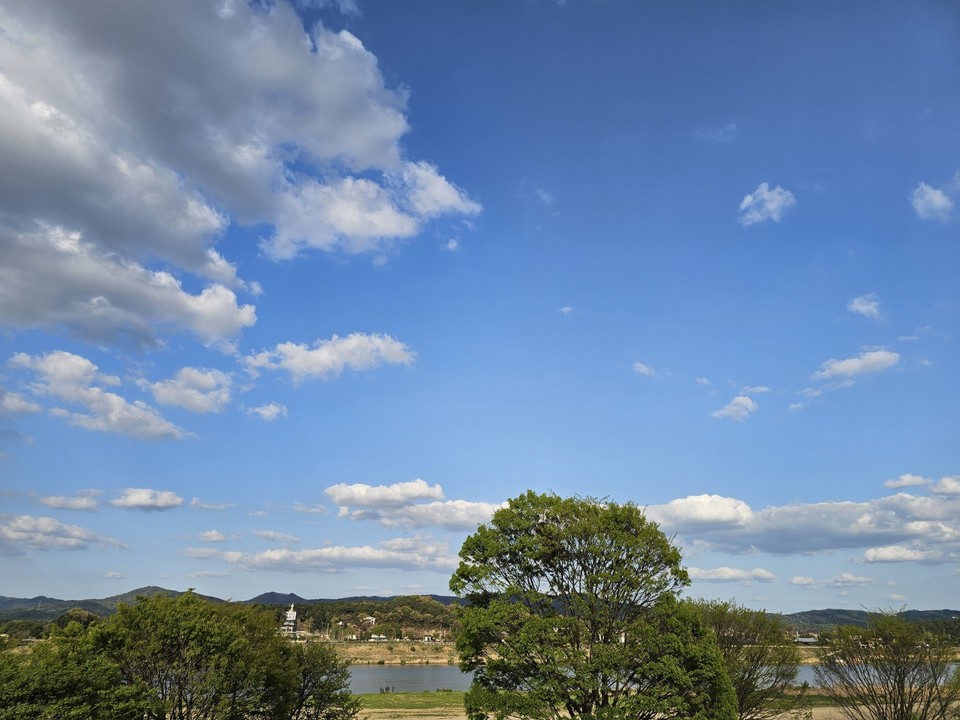 23일 수요일 수도권(경기·인천) 지역은 대체로 맑은 날씨를 보이겠고, 아침에는 곳에 따라 안개 끼는 곳이 있겠다. 낮과 밤의 기온차가 커 건강관리에 각별히 유의해야 한다. (사진=중앙신문DB)