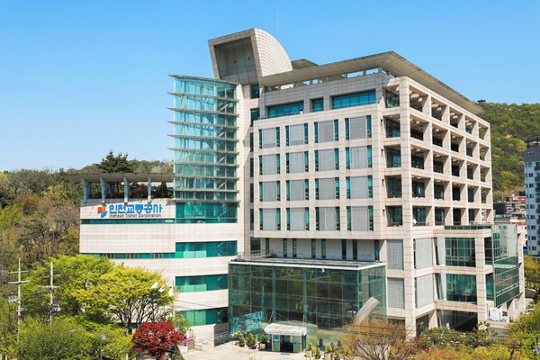 인천교통공사가 민족의 명절인 설을 맞아 고향에 다녀오는 고객 편의를 위해 심야 연장운행을 실시한다. 사진은 인천교통공사 전경. (사진제공=인천교통공사)