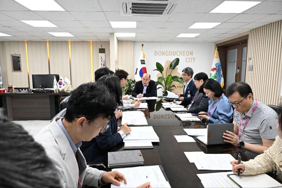동두천시가 24일 오전 제21대 대통령 선거를 앞두고 지역 핵심 현안을 담은 공약 발굴 보고회를 열었다. (사진=박형덕 동두천시장 페이스북)