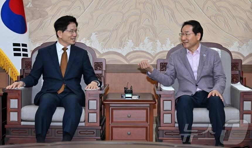 국민의힘 대통령 경선 후보인 김문수 후보와 한동훈 후보가 27일 오전 일요일임에도 인천시청을 찾아 유정복 인천시장을 만나 회동했다. (사진=유정복 인천시장 페이스북)