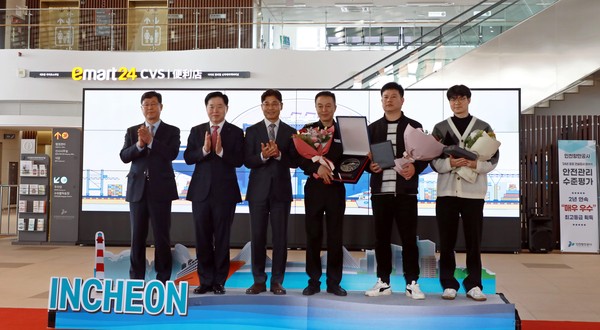 인천항만공사가 28일부터 인천항과 중국 단동을 오가는 한중 국제카페리의 여객 운송을 5년 2개월 만에 재개했다. (사진제공=인천항만공사)