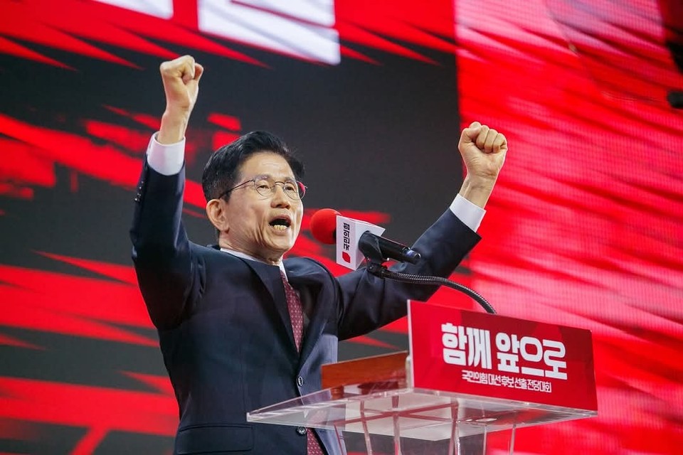 국민의힘이 무소속 한덕수 전 총리와의 단일화 작업에 속도를 내자, 자당의 공식 김문수 대선후보가 당 지도부를 강하게 비판하며 갈등이 정면충돌 양상으로 치닫고 있다. (사진=김문수 대선 후보 페이스북)