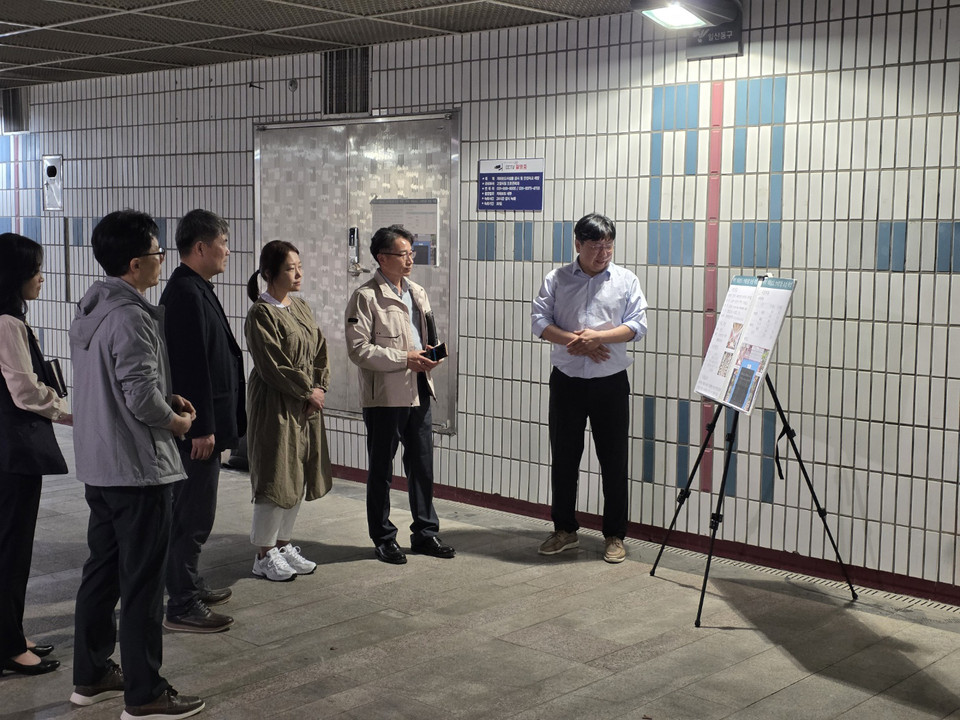 경기도가 도심 및 농촌지역 유휴공간을 활용해 스마트팜을 조성하는 ‘사회혁신형 스마트팜 구축’ 사업자를 선정하고 본격적인 사업에 들어갔다고 8일 밝혔다. 사진은 고양 지하보도. (사진제공=경기도)