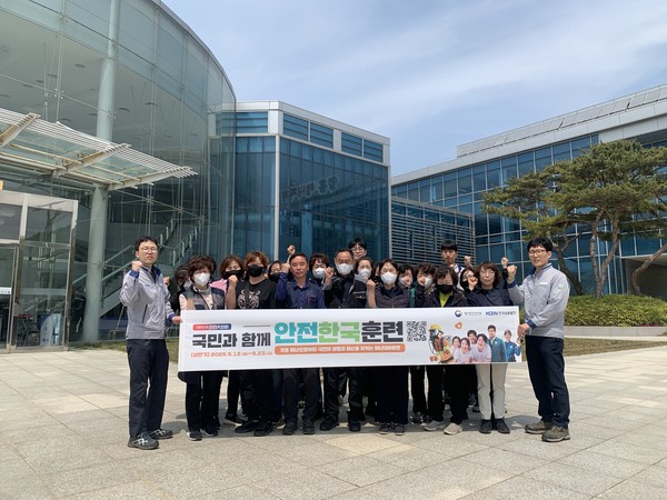 한국남동발전 영흥발전본부가 범국가적 재난대응 훈련의 일환으로 지역 주민과 함께 재난 대응 인식을 높이기 위한 사전 홍보에 나섰다. (사진제공=영흥발전본부)
