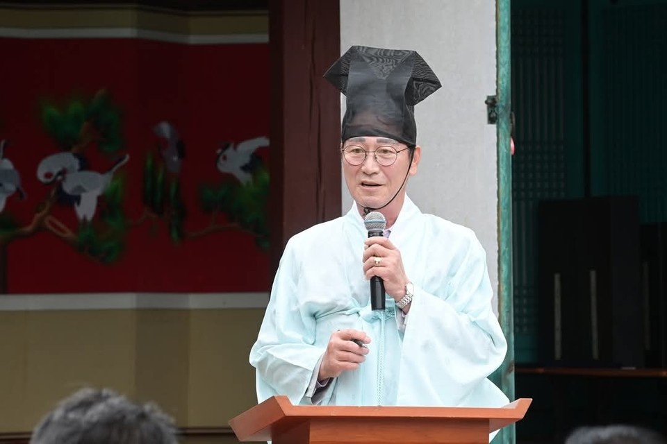 '제53회 성년의 날'을 맞은 19일 오전 10시30분 연천군 연천향교 명륜당에서 전통 성년례 기념행사가 열렸다. (사진=심상금 연천군의원 페이스북)