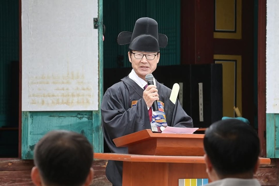'제53회 성년의 날'을 맞은 19일 오전 10시30분 연천군 연천향교 명륜당에서 전통 성년례 기념행사가 열렸다. (사진=심상금 연천군의원 페이스북)