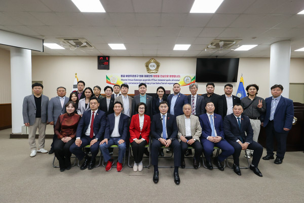인천 동구의회가 지난 19일 자매결연 도시인 몽골 바양주르흐구 대표단을 맞이하며 양 도시 간 교류협력 강화를 위한 뜻깊은 자리를 마련했다. (사진제공=동구의회)