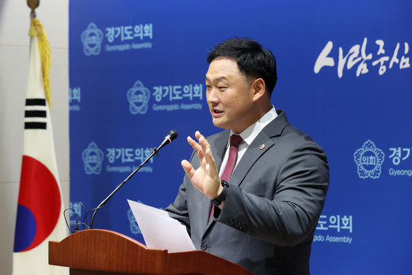 경기도의회 고준호 의원은  경기도에서 제출 받은 채무 현황을 비교 김문수·이재명 두 전직 지사의 재정 운용 방식과 채무 관리 결과를 공개했다. (사진=경기도의회)