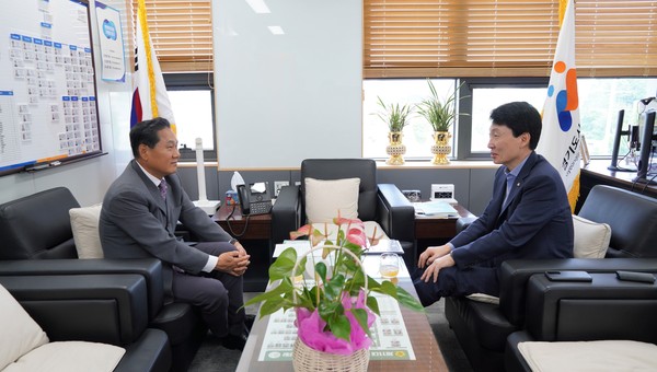 의정부도시공사 상권진흥센터가 경기도시장상권진흥원와 손잡고 의정부 지역 상권 발전을 위한 협력 체계 구축에 나섰다. (사진제공=의정부도시공사)