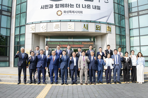 우즈베키스탄 상·하원 의원단의 화성특례시의회의 방문현장 모습. (사진제공=화성특례시의회)