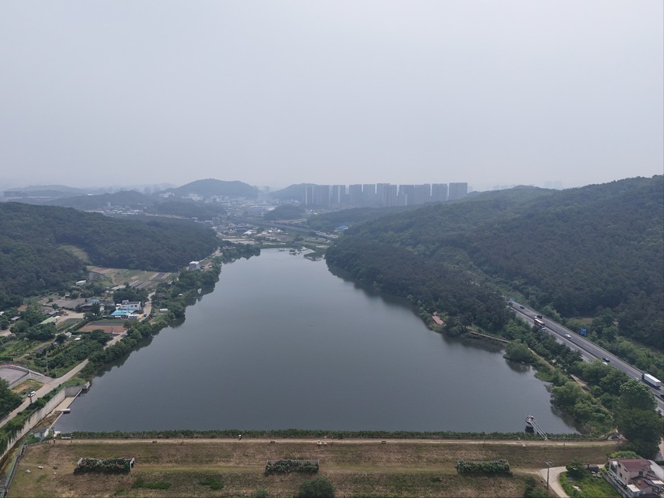 28일 오전 11시15분께 찾은 오산 서랑저수지가 시민 힐링 공간으로 재탄생하기 위해 정비 사업에 본격 착수했다. (사진=김종대 기자)