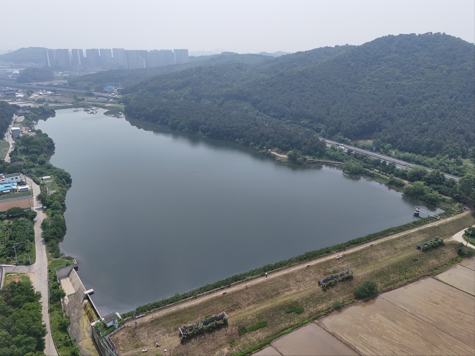 28일 오전 11시15분께 찾은 오산 서랑저수지가 시민 힐링 공간으로 재탄생하기 위해 정비 사업에 본격 착수했다. (사진=김종대 기자)
