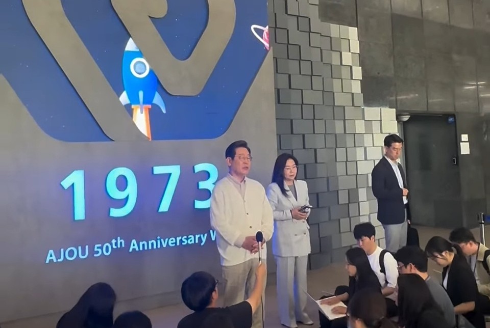 이재명 더불어민주당 대선 후보가 26일 경기 동남부를 중심으로 유세 일정을 소화하며 수도권 민심 잡기에 나섰다. 특히 오전에는 수원 아주대학교를 찾아 대학생들과 간담회를 열고, 오후에는 수원, 용인, 남양주, 구리 등에서 연이어 유세를 진행했다. (사진출처=박창진 더불어민주당 상근 부대변인 페이스북)