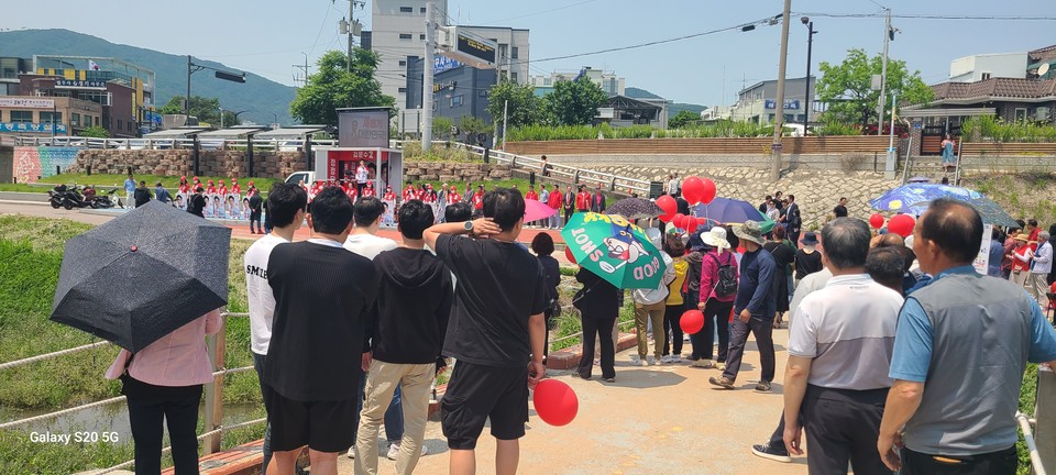 제21대 대통령선거 사전투표 마지막 날인 30일 국민의힘 김용태 비상대책위원장이 포천 신읍동 5일장이 열린 포천천 고수부지를 찾아 김문수 후보에 대한 지지를 호소했다. (사진=김성운 기자)