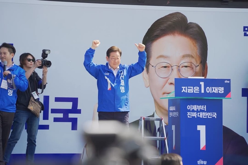 제21대 공식선거운동 이틀째인 13일 대구·경북(TK) 지역에서 대선 후보 3인의 본격적인 격돌이 시작됐다. 더불어민주당 이재명, 국민의힘 김문수, 개혁신당 이준석 후보가 나란히 TK 지역을 찾아 보수 지지층의 표심을 정면으로 공략한다. (사진=임오경 의원 페이스북)<br>