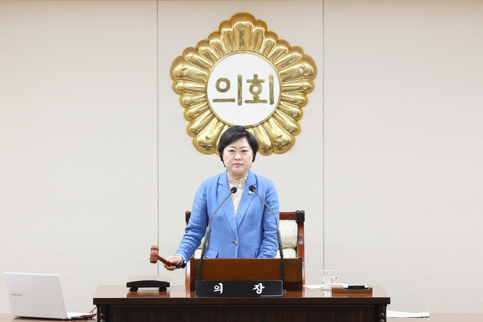 부평구의회가 지난 2일부터 20일까지 제269회 정례회를 열고 결산 승인과 추경 예산안, 각종 조례안 심사에 돌입했다. 사징은 개회사를 하고 있는 안애경 의장. (사진제공=부평구의회)