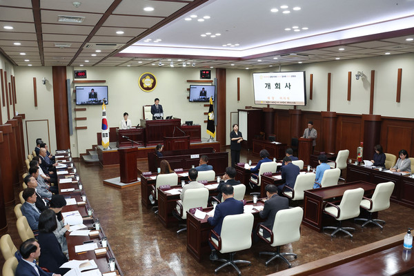 광명시의회가 5일 제294회 제1차 정례회를 개회하며 15일간의 의정활동에 돌입했다. (사진제공=광명시의회)