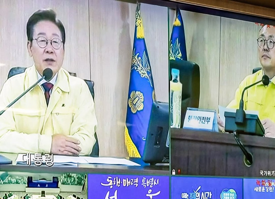 이재명 대통령이 5일 주재한 ‘안전치안점검회의’에 영상으로 참석한 영상회의에 참석한 이재준 수원시장이 “시민의 일상 속에서 실질적으로 적용되도록 막힌 빗물받이 하나까지도 현장에서 꼼꼼히 점검하고 직접 확인하겠다”며 현장 중심의 예방행정을 약속했다. (사진=이재준 수원시장 페이스북)