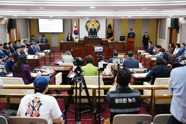 포천시의회가 10일 제186회 제1차 정례회를 개회하고, 오는 6월25일까지 16일간의 일정으로 본격적인 시정 점검과 예산 심사에 나섰다. (사진=김성운 기자)